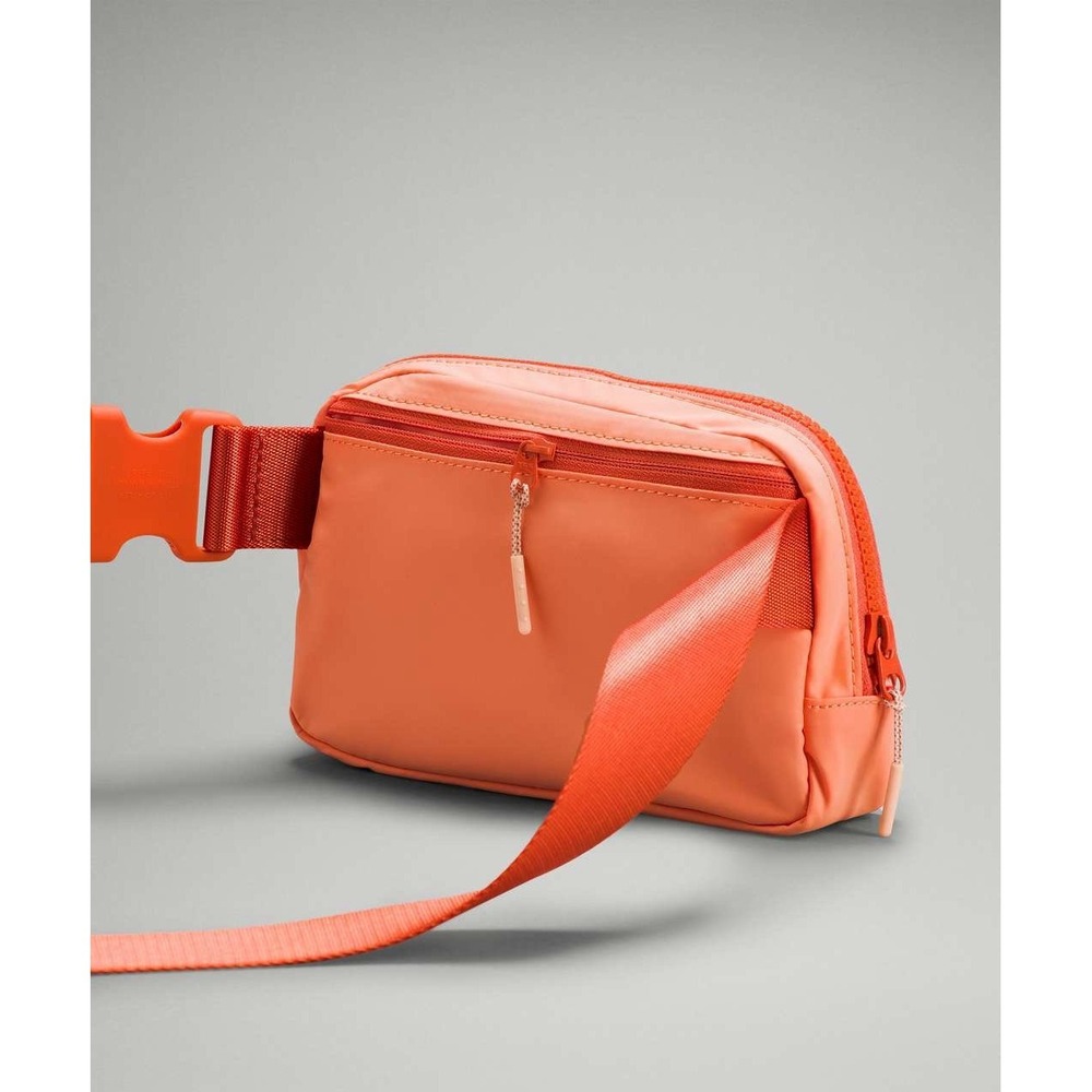 Lululemon Everywhere Belt Bag *1L
Golden Apricot / Warm Coral - Picture 3 of 12
